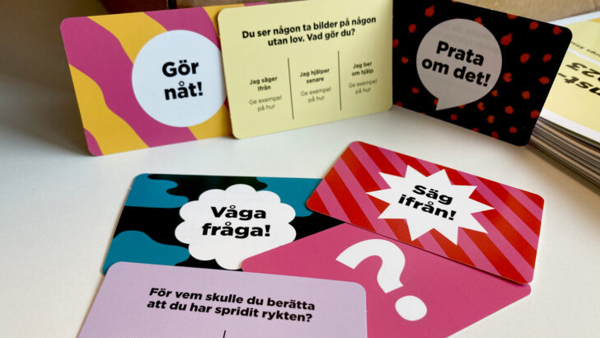 Bild på spelkort i spelet Lite våld gör också ont